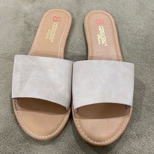 Brand New Ardene nude / brown sandals - size 10